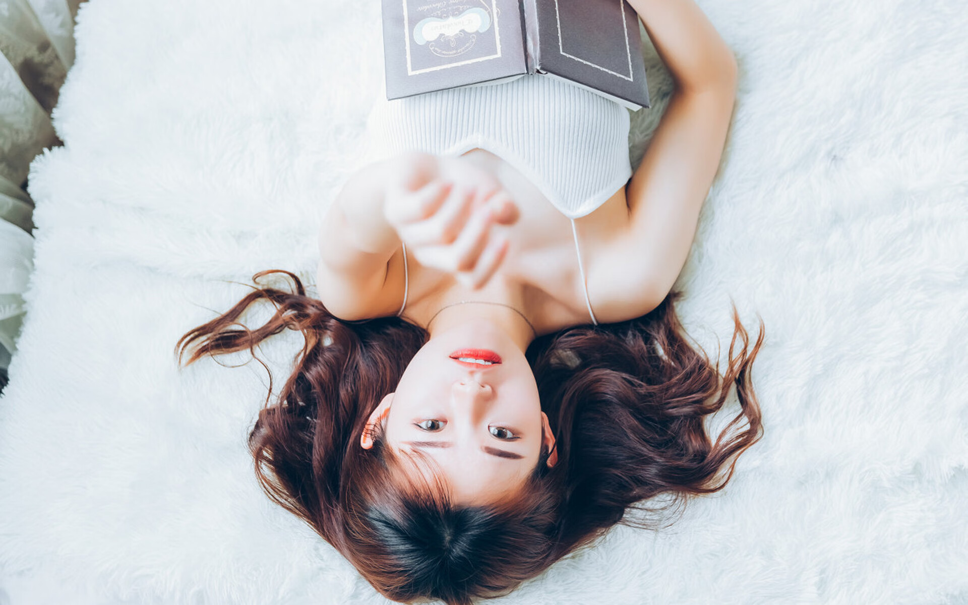 瑞士传统马术赛事“Schwingfest”在2024年成功举办，吸引众多观众参与。，瑞士maag